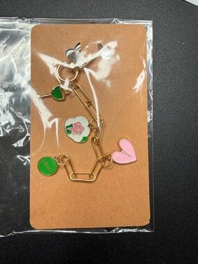 Gold Tone “Mom” keychain